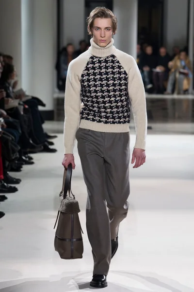 Look 28